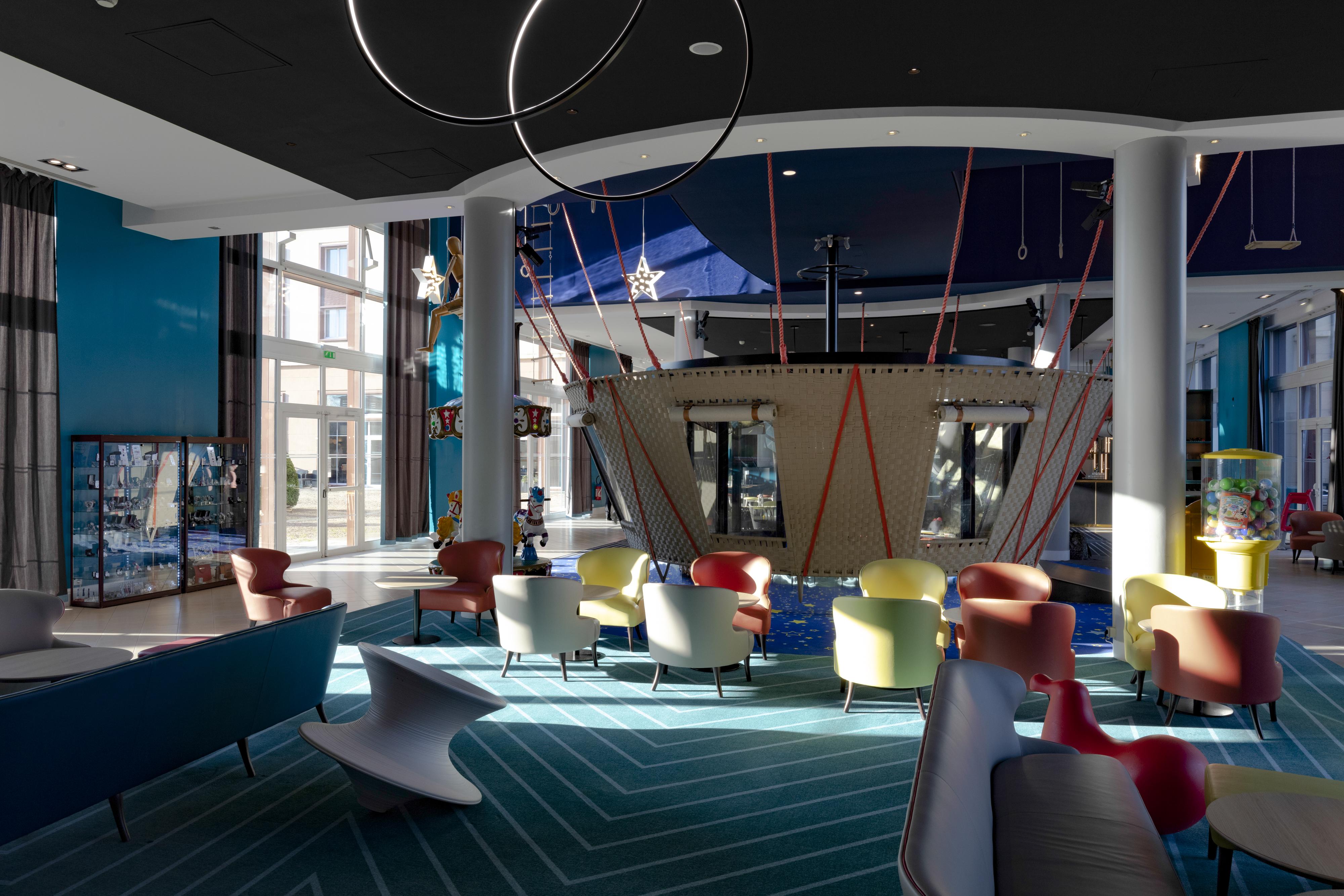 Hotel Grand Magic Marne La Vallee 4*